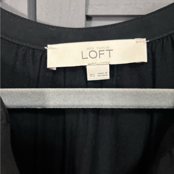 LOFT Black Sleeveless Blouse with V-neck and High Low Shirt Tail Hem Size XS - Picture 2 of 5